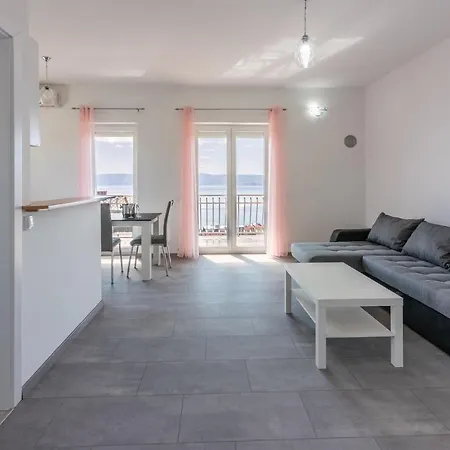 Apartment Leoalemar