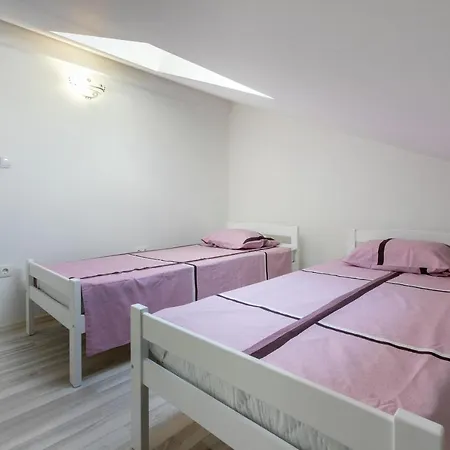 Apartment Leoalemar *