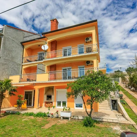 Apartment Leoalemar