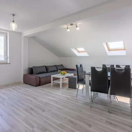 Leoalemar Apartment