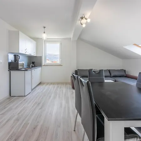 Leoalemar Apartment Novi Vinodolski