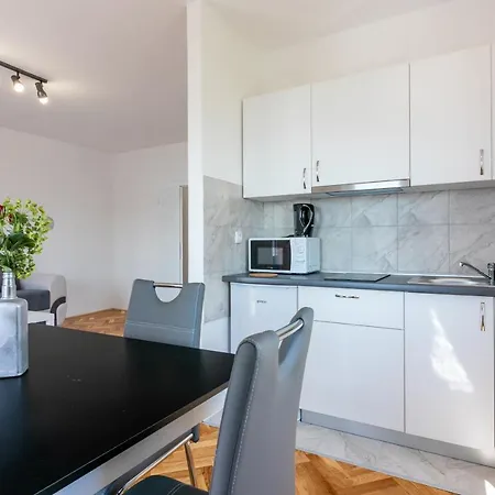 Apartment Leoalemar Novi Vinodolski