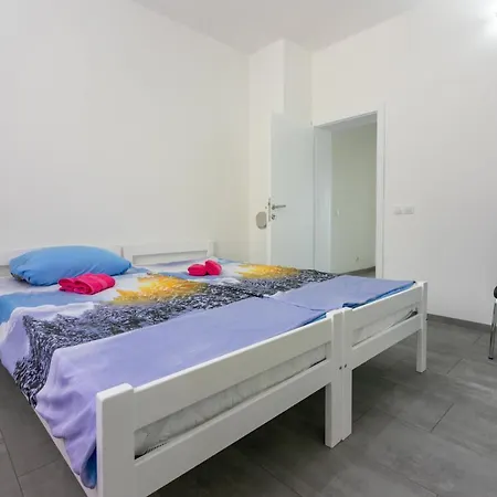 Leoalemar Apartment