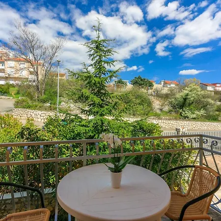 Leoalemar Apartment *