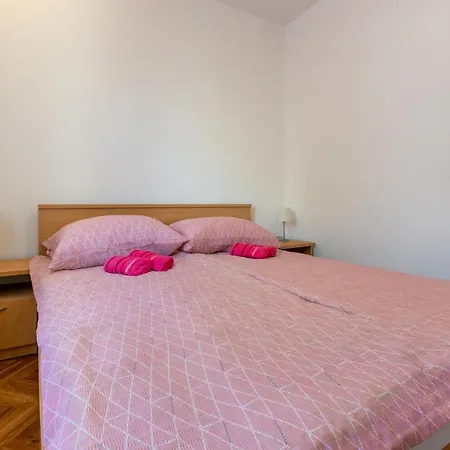 Apartment Leoalemar