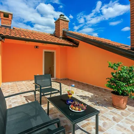 Leoalemar Apartment *