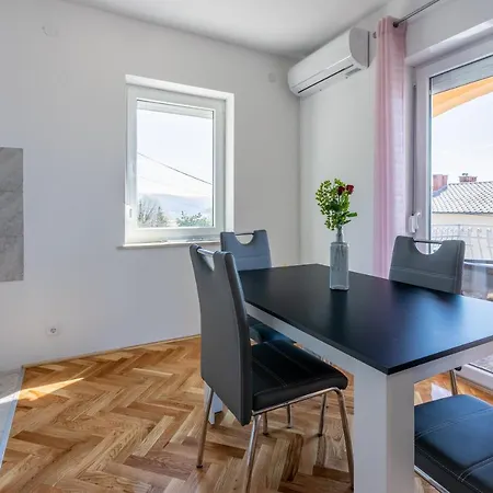 Leoalemar Apartment