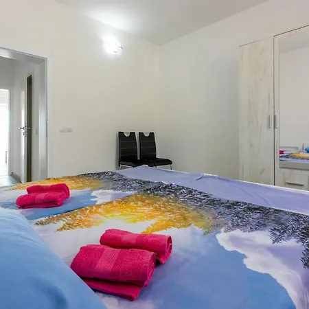 Leoalemar Apartment *