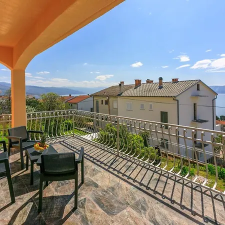 Leoalemar Apartment